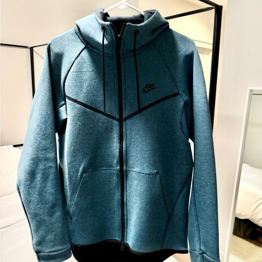 Men’s Nike tech knit, hooded zip up jacket
